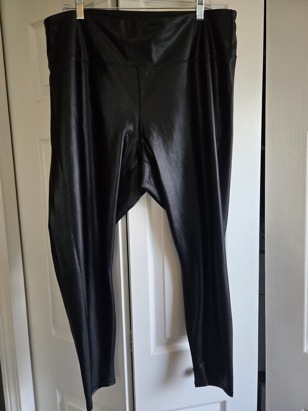 MAURICES High Rise Liquid Shine Leggings 2X